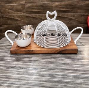 Bandeja de Servir Decorativa de Madera Hecha a Mano de Lujo con Cubierta de Alambre Metálico para Alimentos, Decoración de Mesa de Lujo - Product Image 1
