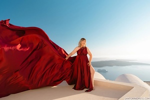 Vestido de satén con cola de barrido, estilo A, color caramelo, para sesión de fotos en Santorini, ideal para vacaciones y fotografía. - Product Image 2