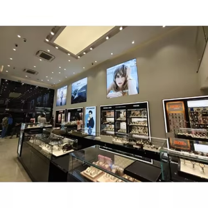 Design d'intérieur de boutique de montres haut de gamme, décoration de showroom de luxe, vitrines personnalisées, présentoirs en verre, installation d'éclairage LED intelligent - Product Image 2