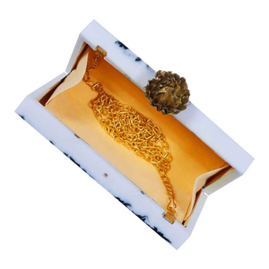 Bolso de mano de resina negro y marfil perlado, hecho a mano, con diseño único y personalizado, con patrón geométrico, de MULTI CRAFT - Product Image 4