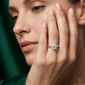 Anillo de Compromiso Solitario con Diamante Cultivado en Laboratorio, Corte Redondo Personalizado, Chapado en Oro Blanco, Anillo de Boda para Mujer, Certificado IGI - Product Image 6