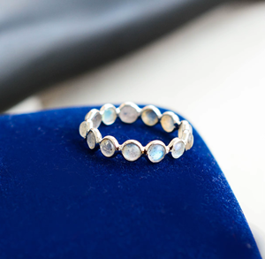 Anillo de Eternidad de Labradorita Natural Celestial Glow con Plata de Ley 925, Anillo de Eternidad de Estilo Moderno - Product Image 4