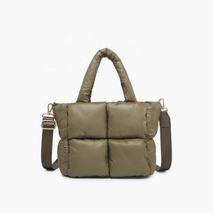 Sac fourre-tout rembourré portable en polyester doux et moelleux, best-seller, pour femmes, automne, hiver, printemps - Product Image 4
