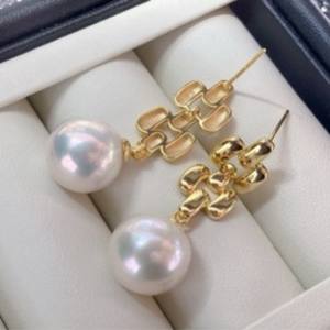 Boucles d'oreilles classiques et polyvalentes en perles d'eau douce, forme goutte, luxe léger et naturel, tendance et de niche, classiques - Product Image 3