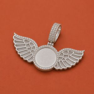 Pendentif photo personnalisé HipHop avec ailes d'ange entièrement serties de diamants Moissanite - Product Image 2