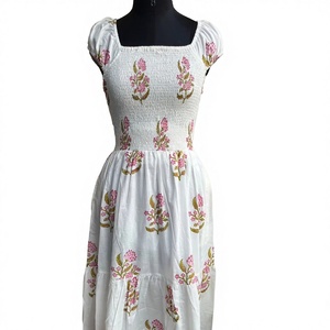 Vestido largo de algodón estampado a mano, 100% algodón, con bordado floral, cuello cuadrado, túnica india, vestido maxi de verano para mujer, hecho a mano. - Product Image 1