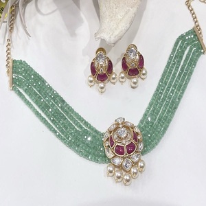 Ensemble collier et boucles d'oreilles en laiton plaqué or de qualité supérieure, classique et élégant, pour les occasions de mariage et de fête, collection pour femmes - Product Image 3