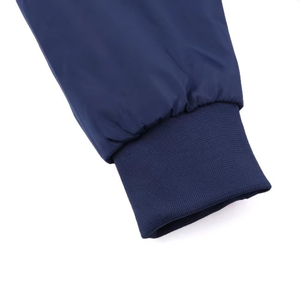 เสื้อแจ็คเก็ตบอมเบอร์ผู้ชายปี 2026 อุ่นสบายสำหรับฤดูใบไม้ร่วงและฤดูหนาว สีดำ ผ้าไนลอนนุ่ม ซิป แจ็คเก็ตนักบินสไตล์อเมริกันย้อนยุค เป็นมิตรกับสิ่งแวดล้อม - Product Image 5