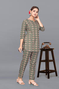 ชุดเซ็ตผ้าโพลีเรยอนพิมพ์ลายสำหรับผู้หญิง สีเขียว เป็นมิตรกับสิ่งแวดล้อม คอกลม คุณภาพสูง คอลเลคชั่นบูติก Kiran Nexus ไซส์ S ถึง 3XL - Product Image 2