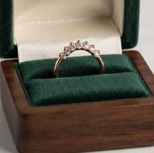 Bague minimaliste en or massif 10K, 14K, 18K avec diamant de laboratoire rond de 0,17 ct certifié IGI, couleur DEF, pureté VVS - Product Image 4