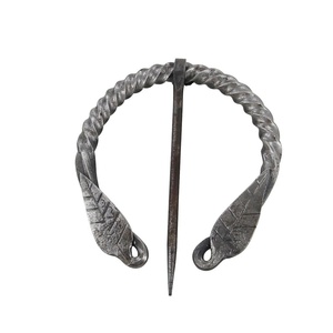 Terminales de Anillo Retorcido de Acero al Carbono Forjado a Mano con Forma de Hoja - Dimensiones Personalizables, Grado Industrial para Uso Histórico - Product Image 2