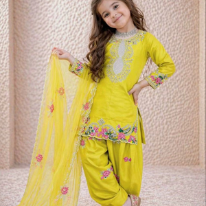 ชุดออกงานดีไซน์ใหม่มาแรง ผ้าเครปเนื้อหนักแท้ธรรมชาติ ท็อป ชาราร่า และผ้าคลุมไหล่ - Product Image 1