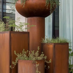 กระถางปลูกต้นไม้สีดำสำหรับตกแต่งโรงแรม  กระถางปลูกต้นไม้ยกพื้นกลางแจ้งทำจากไม้คอร์เทน - Product Image 1