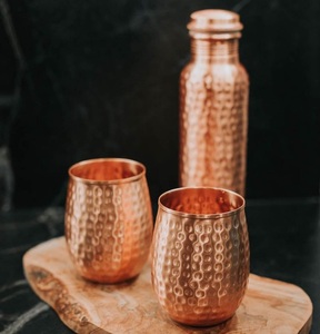 Juego de 3 Tazas de Cobre Martillado Ecológicas y Desechables con Botella de Agua, Vajilla Metálica Retro para Comedor - Product Image 1