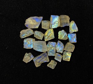 Lote de piedras preciosas sueltas de piedra lunar arcoíris azul fuego natural, de 5-13 mm, 100 ct, para la elaboración de joyas. - Product Image 4