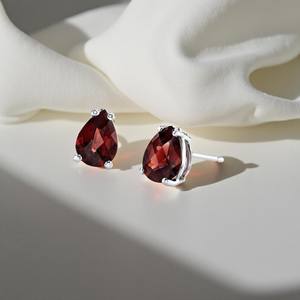 Boucles d'oreilles clous délicates en grenat taille poire, argent sterling 925 plaqué or 14 carats, bijou pierre de naissance de janvier, cadeau - Product Image 3