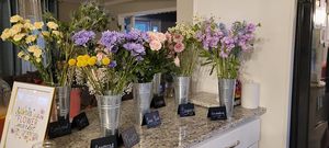 Vase de table Art Déco en acier galvanisé - Support floral pour centre de table de mariage ou anniversaire avec logo personnalisé - Product Image 4