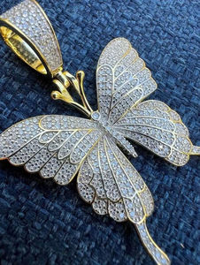Colgante de Mariposa Plateado en Aleación con Micro Pavé de Diamantes de Imitación, Joyería Unisex Estilo Hiphop, Regalo - Product Image 2