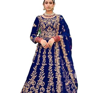 El último vestido largo Anarkali de trabajo con piedra bordada de terciopelo pesado de diseñador de Fab Zone - Product Image 1