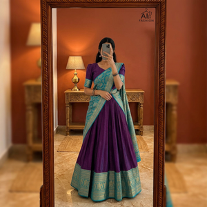 Lehenga Choli en soie violette avec bordure turquoise, tenue traditionnelle indienne, longueur au sol, tenue ethnique pour toutes les saisons - Product Image 5