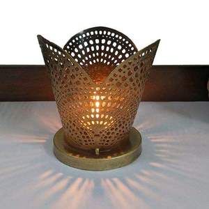 Support de bougie chauffe-plat le plus vendu, design couronne décoratif, pour la décoration intérieure, centres de table festifs, Diwali, disponible en gros - Product Image 1