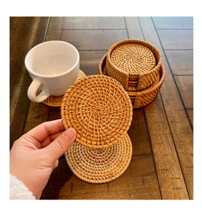 Sous-verres en rotin BOHO de qualité supérieure, couleur naturelle, lot de quatre, artisanat tissé, sous-verres ronds en rotin - Product Image 5