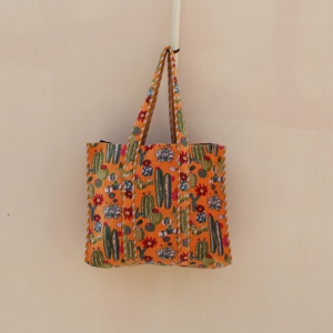 Sac fourre-tout orange matelassé en coton imprimé fait main, motif floral cactus, léger, pour le shopping et l'usage quotidien, avec longues poignées - Product Image 4
