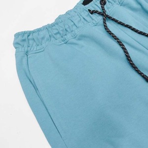 Shorts de bain pour homme bleu clair uni avec bande latérale blanche, cordon de serrage, taille élastique, décontractés, tricotés, séchage rapide - Product Image 5