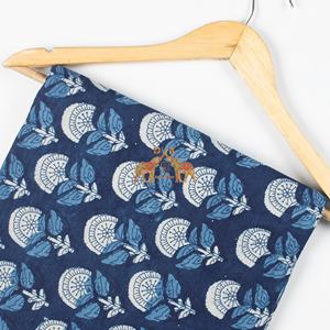 Tissu en coton indigo bleu imprimé au bloc, fait main en Inde, qualité supérieure, vendu au mètre pour la confection de robes et de kimonos - Product Image 5