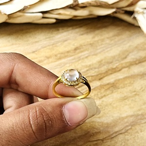 Nuevo Anillo de Cuarzo Transparente Delicado para Mujer, Banda de Latón Estilo Boho, Chapado en Oro de 18k, Minimalista, Halo Solitario, Venta al por Mayor/OEM/ODM - Product Image 4