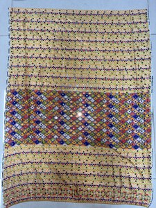 Sari de Seda Chinon Suave con Bordado a Mano de Espejos, Borde con Ribetes y Borlas Latkan - Ideal para Fiestas, Bodas, Diwali, Elástico y de Secado Rápido - Product Image 6