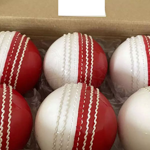 Balle de cricket classique en cuir avec couture artisanale de qualité supérieure et performances fiables pour les matchs de compétition - Product Image 2