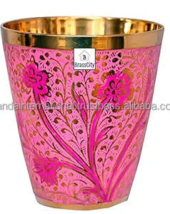 Verre à bière en laiton de meilleure qualité avec gravure finie de couleur rouge et or Design en métal avec base de couleur et dessus pour boire - Product Image 4