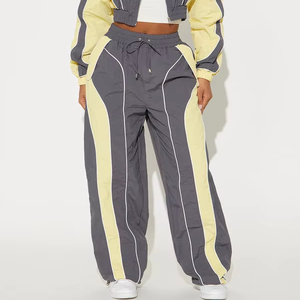 Pantalones deportivos ligeros de tejido OEM para hombre, con paneles grises, estilo casual, proveedor al por mayor de pantalones para hombre - Product Image 1