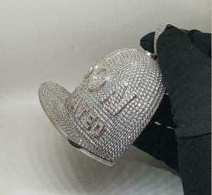 Colgante de Gorra con Diamantes de Imitación de Alta Calidad Personalizado, Joyería Hip Hop Unisex en Venta - Product Image 2