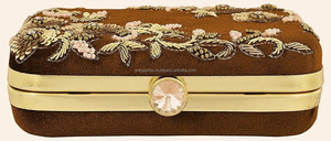 Pochette de broderie de perles de rocaille dorées Pochette de perles Conception complexe Petites perles artisanales florales cousues à la main - Product Image 5