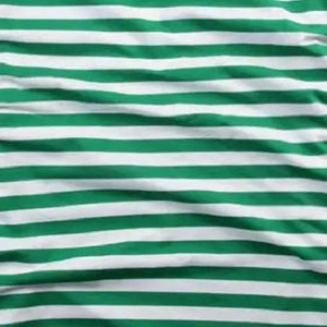 เสื้อยืดลายทางผู้ชาย สีเขียวขาว สไตล์ลำลอง แขนสั้น คอกลม ทรงปกติ ผ้าถัก - Product Image 3