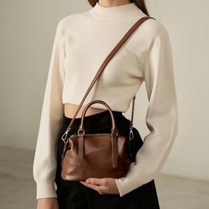 Sac fourre-tout vintage pour femme en cuir véritable, haute qualité, fermeture éclair ouverte, couleurs personnalisables, doublure en toile, utilisation quotidienne et voyage - Product Image 6