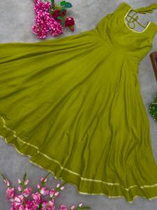 Nouvelle collection de robes Anarkali pour femmes, idéales pour les fêtes, Diwali et mariages, en tissu Roman Simmer, avec bordure en dentelle Gota sur tulle doux et épais, style Salwar Kameez, en organza, livraison rapide - Product Image 5