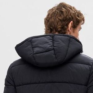 Veste longue matelassée noire pour homme, à capuche, coupe-vent, décontractée, hiver, fermeture éclair, rembourrage en polyester, manches régulières, couleur unie - Product Image 3
