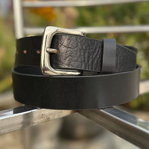 Ceinture décontractée vintage en cuir de vache noir pour homme, de qualité supérieure, avec boucle en cuivre, fabriquée à la main pour un confort optimal et une utilisation durable - Product Image 1