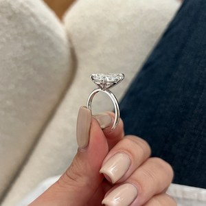 Bague solitaire en diamant de laboratoire taille poire 5 carats E VVS2, forme poire allongée GÉANTE 5CT, certifiée IGI - Product Image 6