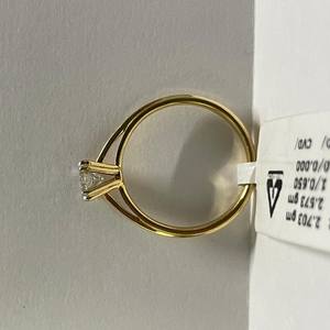 Anillo LED con Diamante Redondo de 0.65 Ct, Oro Amarillo de 18k, Cultivado en Laboratorio, Certificado IGI, Anillo de Aniversario Único para Ella - Product Image 5