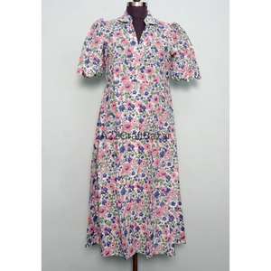 Vestidos midi casuales de punto con cuello en V estilo canguro de diseñador indio para mujer, ecológicos, lavables, con estampado floral y decoración de botones. - Product Image 1