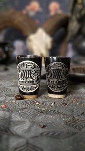 Taza de cerámica hecha a mano con diseño vintage de barco en blanco y negro para adultos, ideal para regalo. - Product Image 1