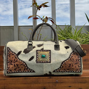 Ensemble combiné de 2 pièces, portable et personnalisé, en cuir usiné à la main, essentiel, en fourrure de vache, grand et petit sac de rangement pour couches molletonnées - Product Image 6