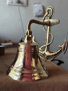 Cloche de bateau vintage en laiton de 10 pouces avec support mural en forme d'ancre - Product Image 1