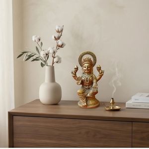 Figura de Lakshmi en Latón Chapado en Oro de 6.5 Pulgadas, Arte Religioso Coleccionable, Artesanía de Fundición, Escultura 3D - Product Image 5