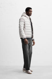Dernier modèle de veste d'hiver rembourrée grise à capuche avec col haut, poignets élastiques, fermeture éclair et poches intérieures pour hommes - Product Image 3
