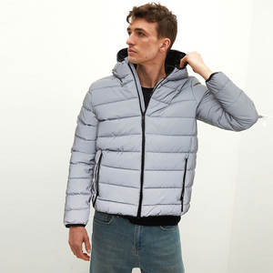 Chaqueta de Caza Ligera de Diseño Superior y Alta Calidad, Hecha a Medida, con Cuello Alto, Forro de Microfelpa Elástica y Cremallera - Product Image 1